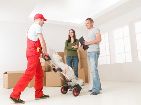 North London van removals team helping with a flat move near Friern Barnet